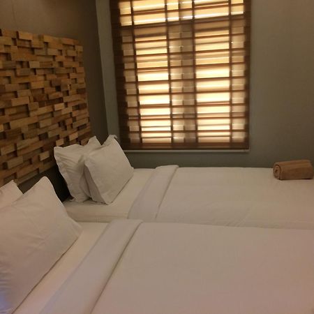 Wan'S Beach Guest House Dungun Bagian luar foto