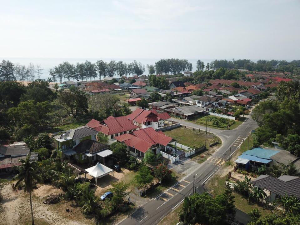 Wan'S Beach Guest House Dungun Bagian luar foto