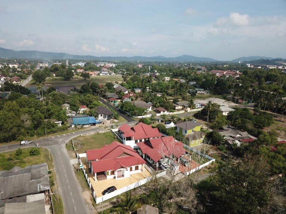 Wan'S Beach Guest House Dungun Bagian luar foto