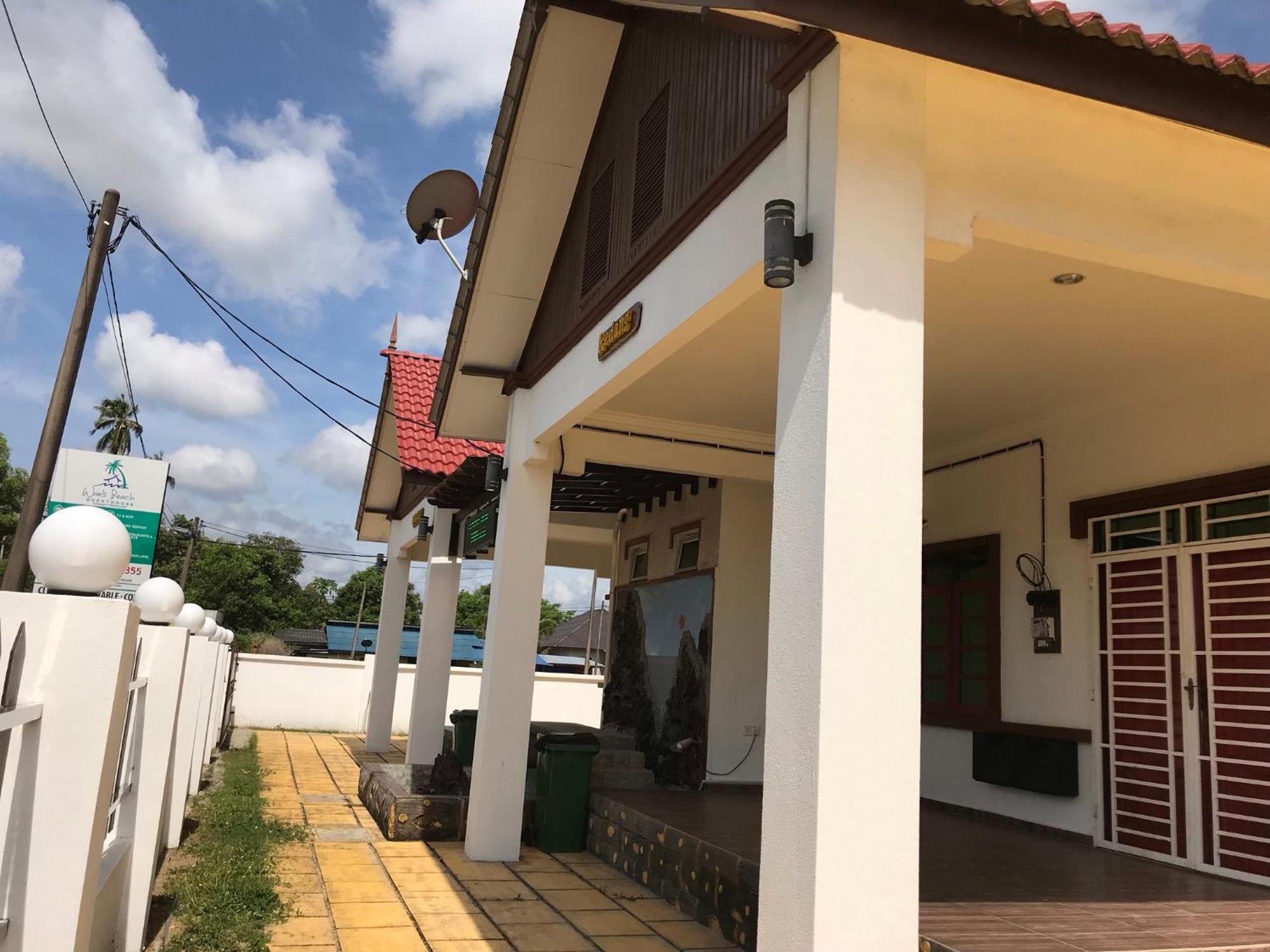 Wan'S Beach Guest House Dungun Bagian luar foto