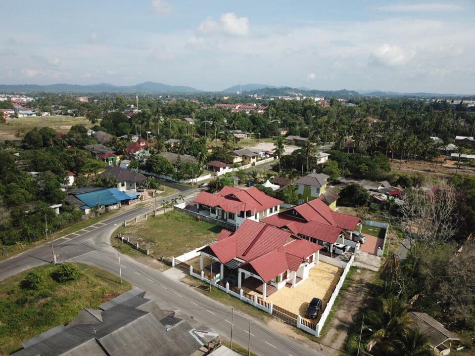 Wan'S Beach Guest House Dungun Bagian luar foto